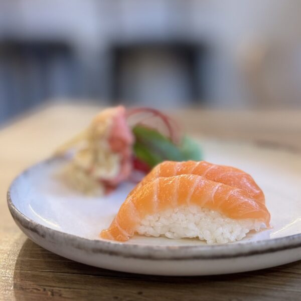 Nigiri z łososiem